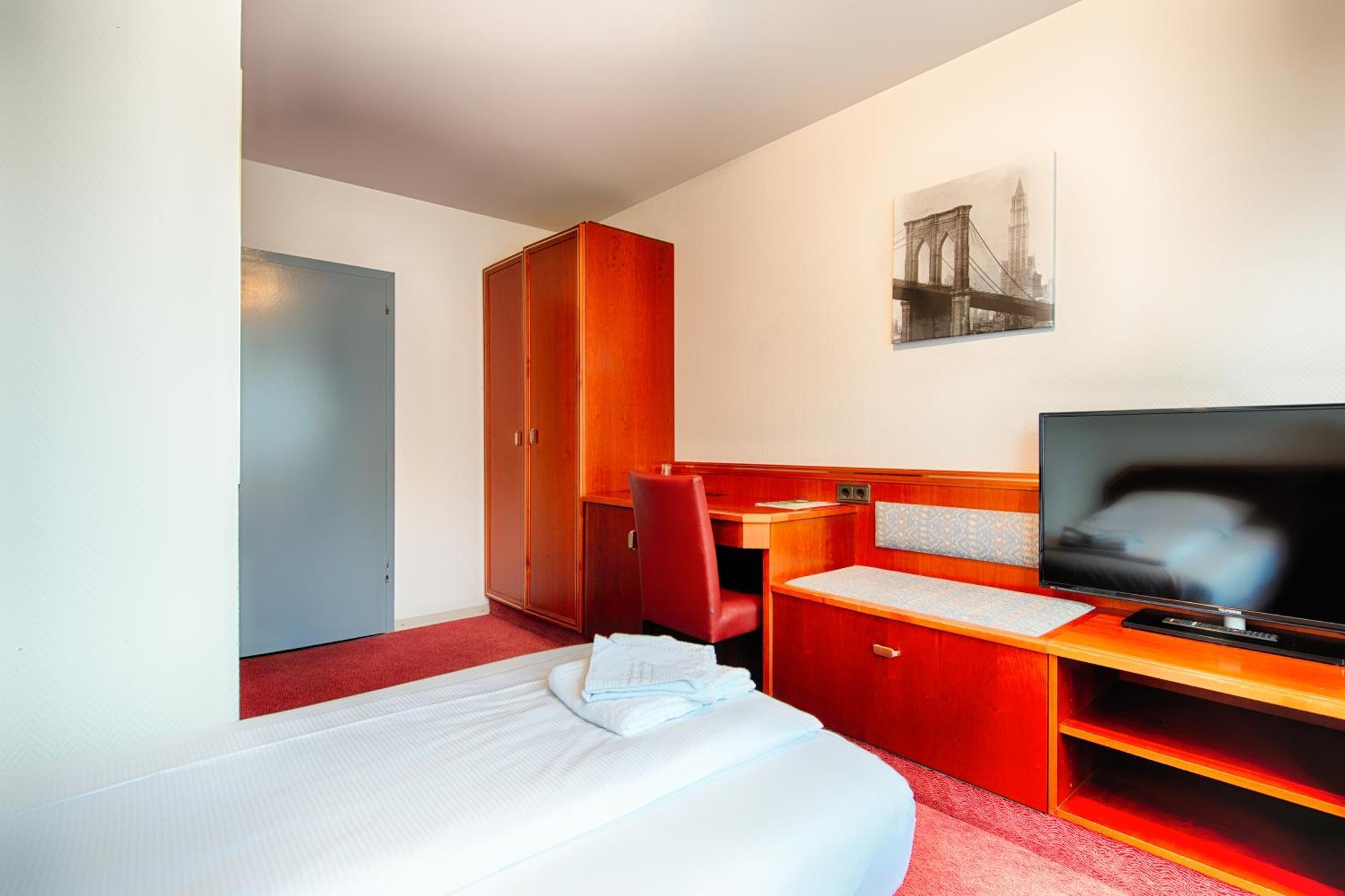 Hotel B1 — Fotos 1